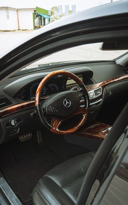 Професионално външно и вътрешно почистване, пране на тапицерия и салон