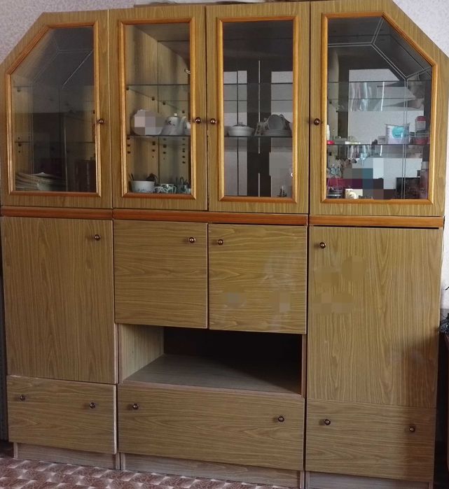 Продам стенка 2м *2м