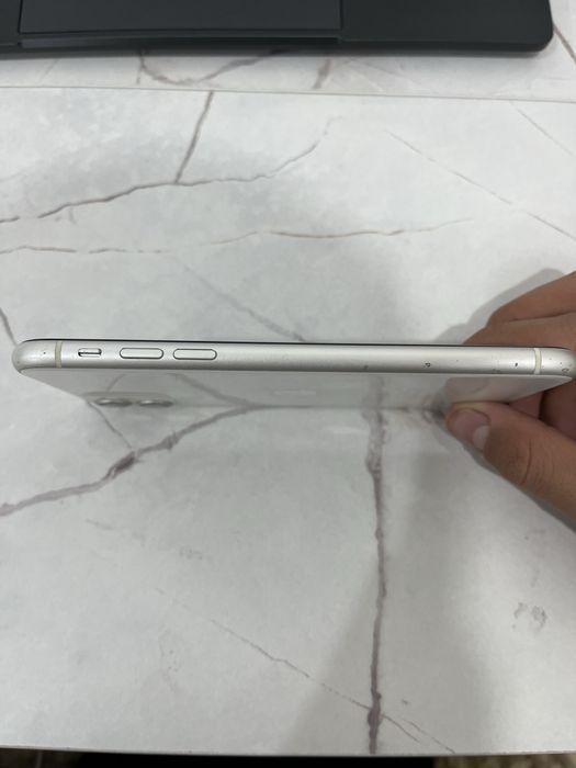 Продам Айфон 11 128/88