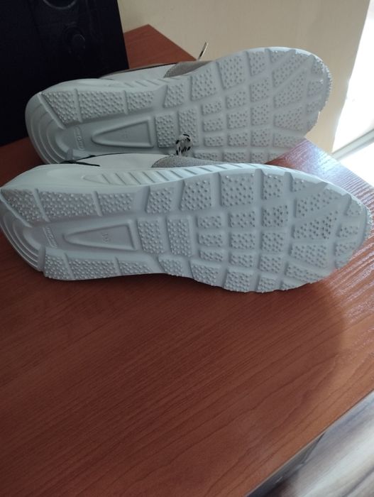 Дамски сникърси,39 номер,чисто нови