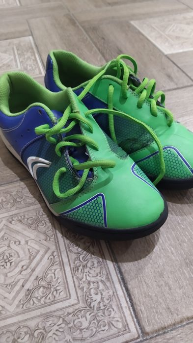 Продам кроссовки 37 р