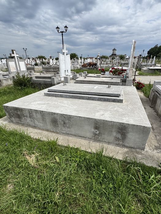 Vand Cavou complet - Cimitirul Ortodox ,, Padure '' .