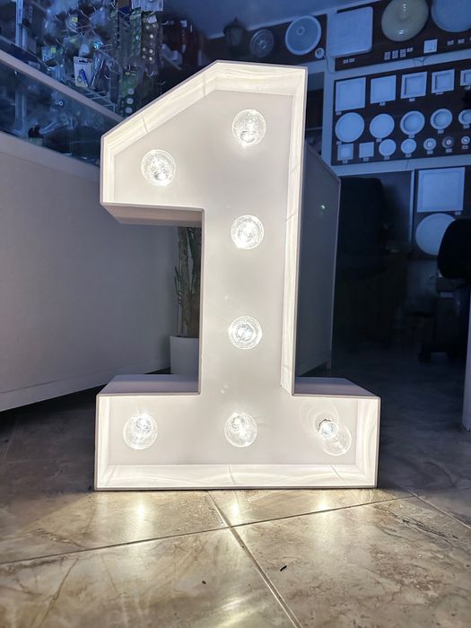 Светещи цифри/ букви