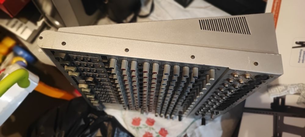 Behringer,24-входа,16канален-UB2442FX-PRO