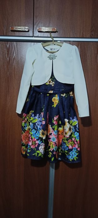 Продается детское платье с накидкой