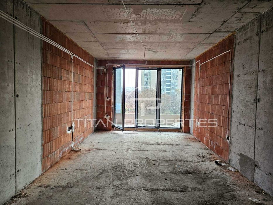 Продава се Тристаен апартамент в Пловдив, Гагарин - 122 кв.м за 1296 €/кв.м - Снимка #2