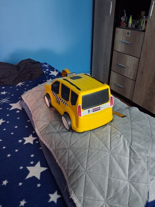 Masinuță taxi din plastic nouă