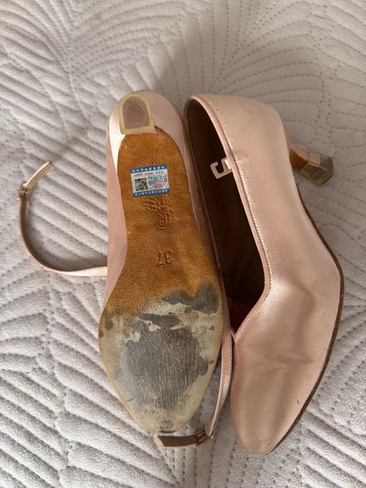 Продам туфли для тренировок