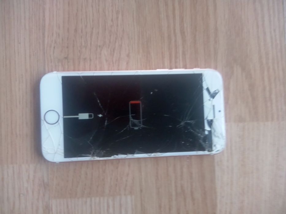 Vând iPhone 6s spart