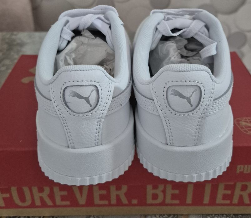Чисто нови бели маратонки Puma