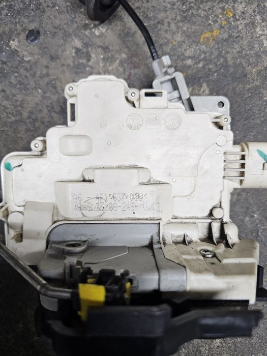 Брава Ауди a6 c6 4f двете предни и една задна