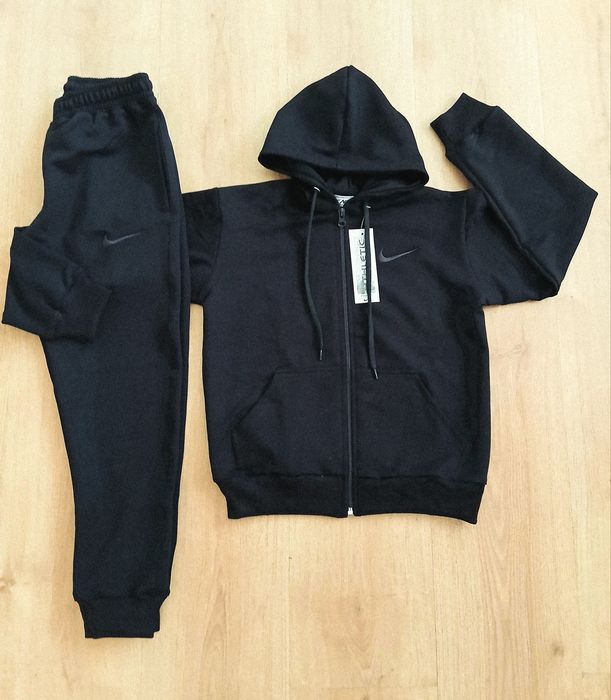 Детски пролетни екипи Nike- до 16 години
