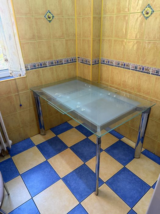 Masa mobexpert extensibila de sticla !