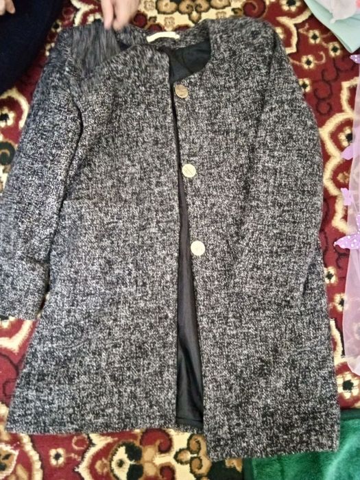 Palto sotiladi narxini kelishamiz