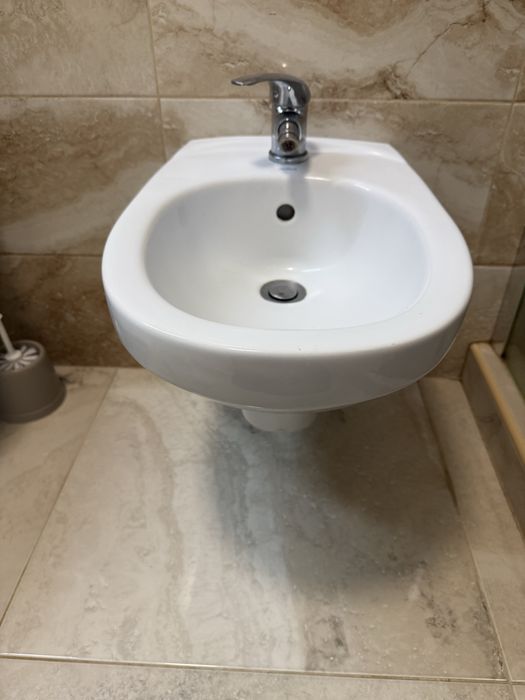 Bideu suspendat cersanit + baterie