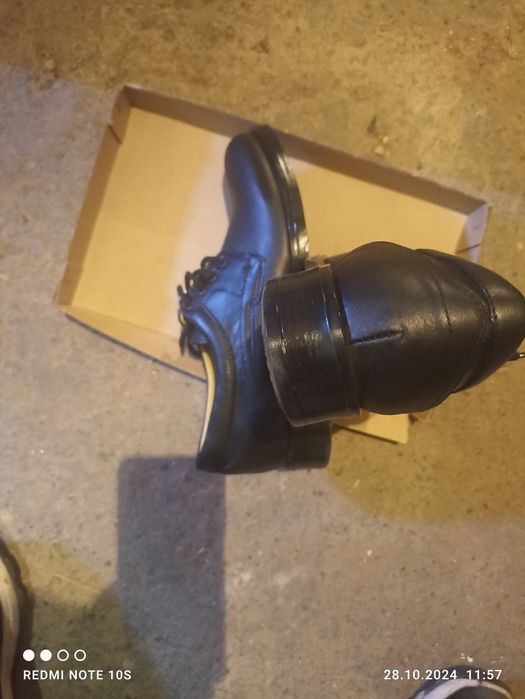 Мъжки обувки номер 42