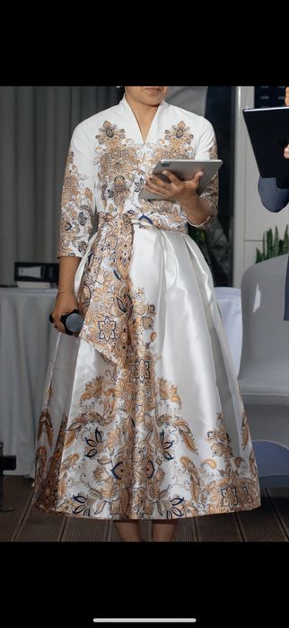 Белое вечернее платье