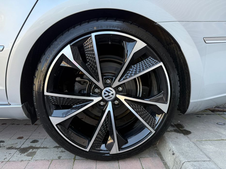 Джанти с гуми 235/35 ZR19 (RS7)