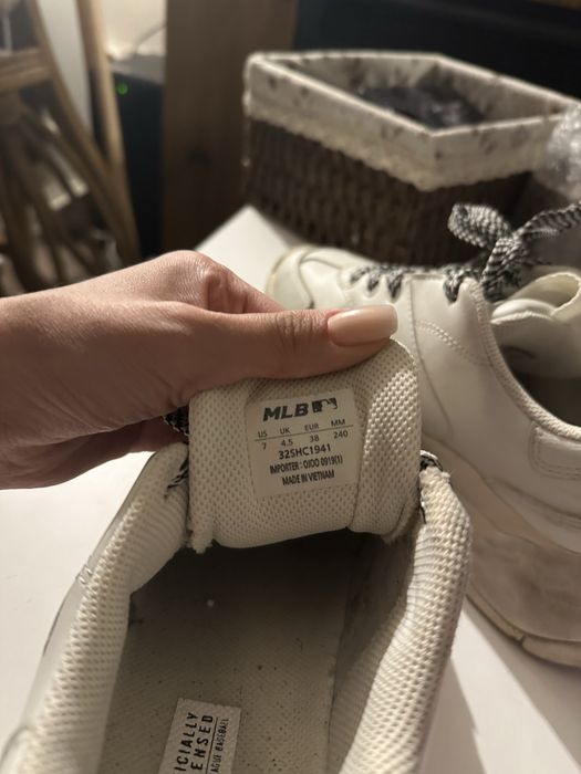 Срочно продам кроссовки Yankees оригинал