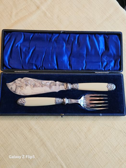 Посребрен E.P.N.S. комплект за сервиране на риба