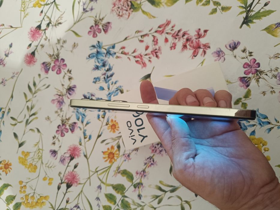 Vivo y100 256gb ОЗУ 8+8