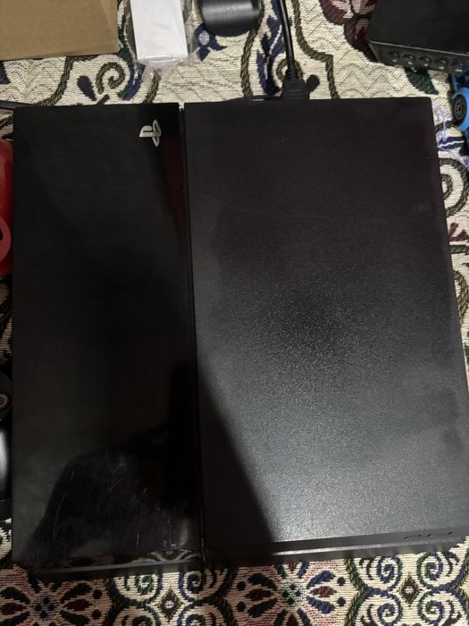 Продам игровую приставку пс4