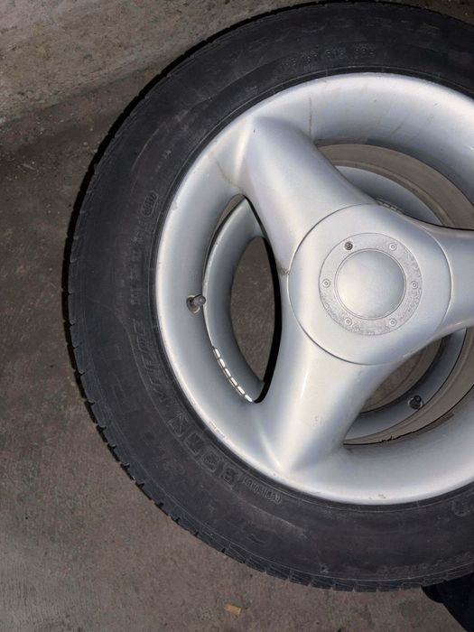 Алуминиеви джанти със гуми