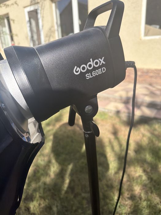 Продается прожектор Qdox sl60