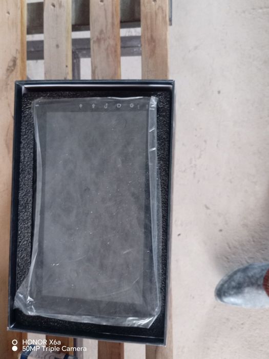 10 dyumli manitor yangi