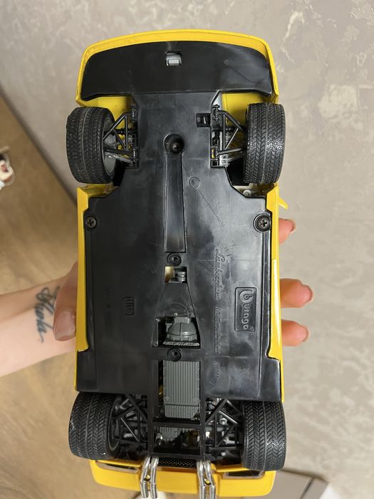 Метална кола lamborghini 1:18