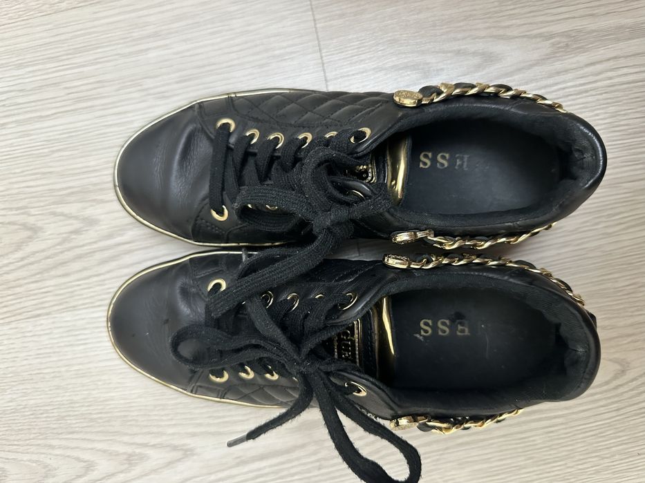 Кроссовки Guess с цепочкой
