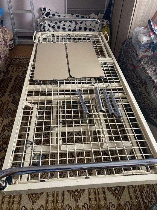 Болнично легло с механично регулиране