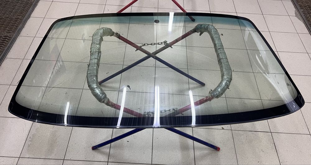 Автостёкла лобовые Б/У