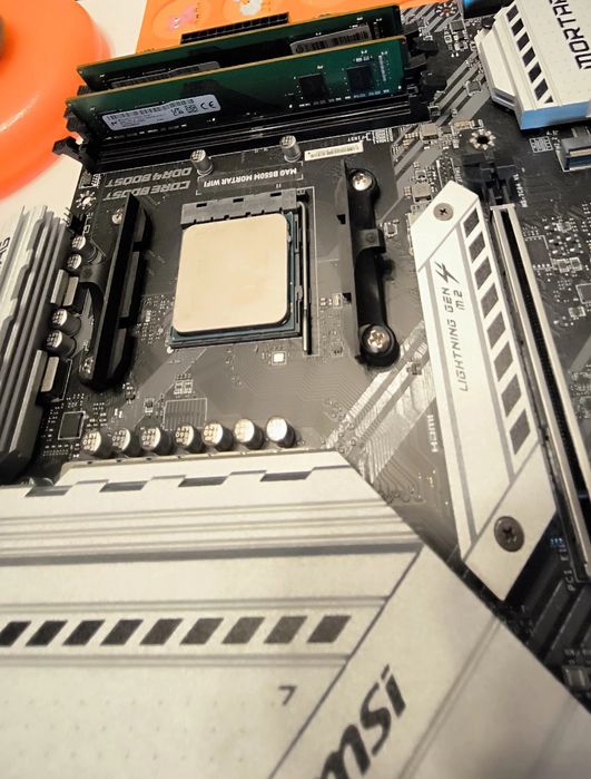 Ryzen 7 5700X , msi B550M wifi 2x8GB Ram