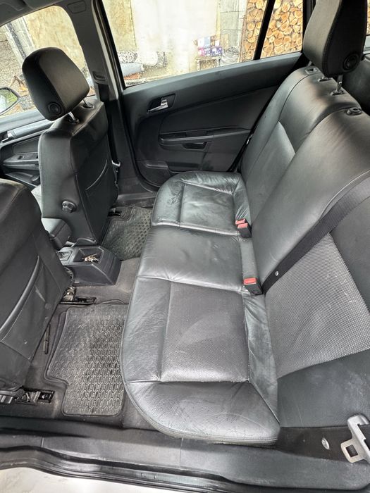 Vând opel astra.