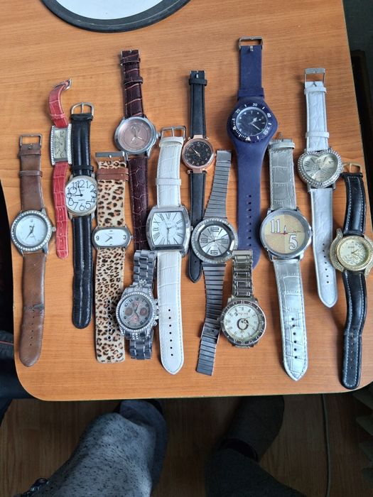 Vand colectie ceasuri dama 25 buc