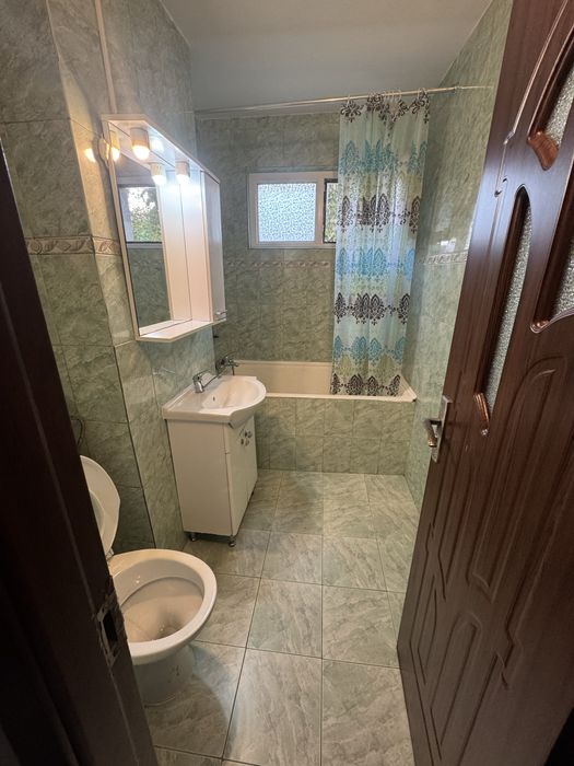 Inchiriez apartament cu  2 camere zona podu ros !
