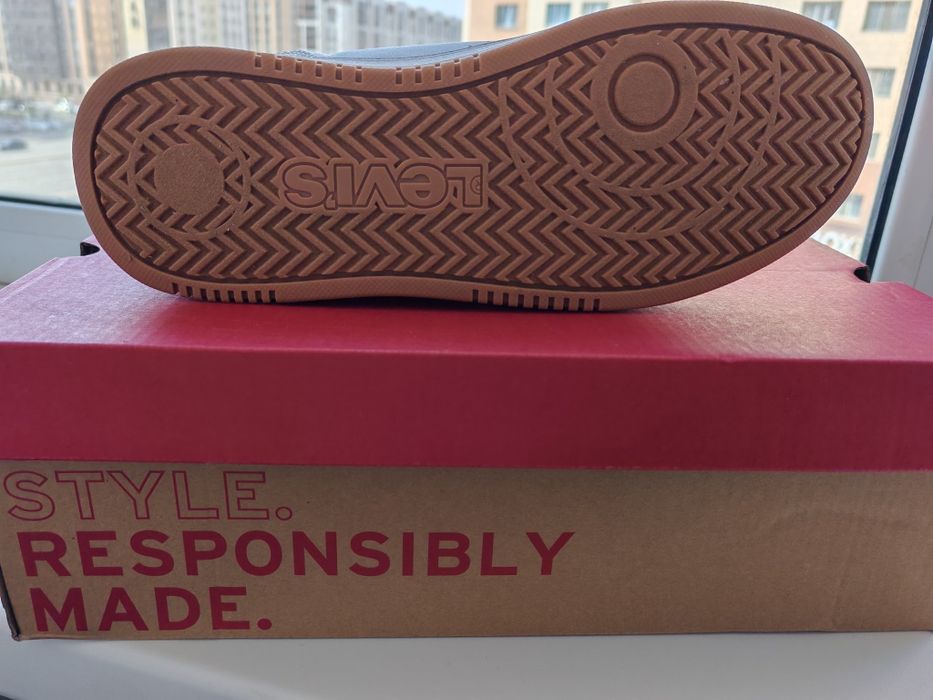 Кроссовки levi's