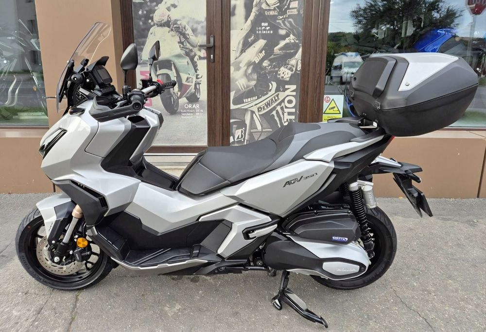 Honda - Adv - 350