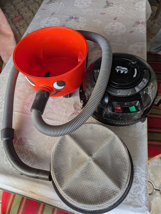 Aspirator  de praf profesional Numatic Henry