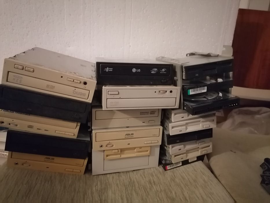 Componente PC: placi de baza, audio, video, internet, telefon, diverse