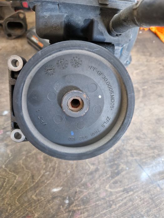 Pompa servo servodirectie Mercedes C class w204 E w212 e 5 A006461501