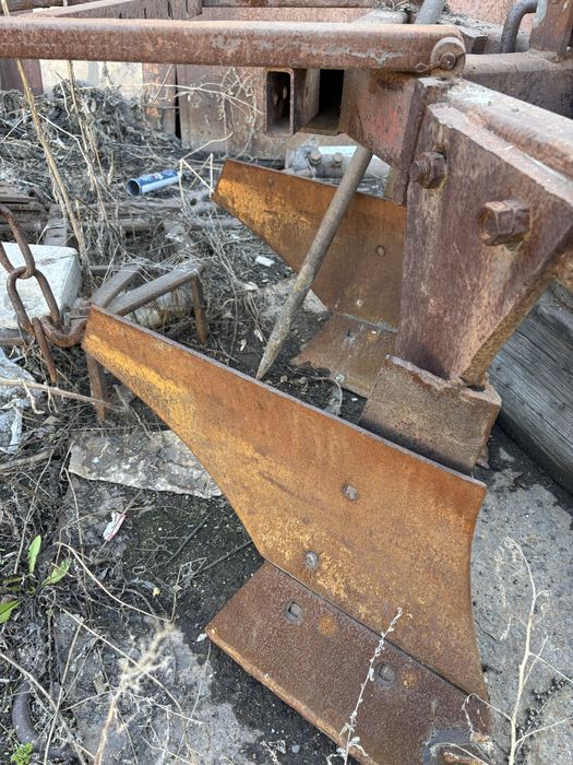Прадаю плуг , бораны , окучник