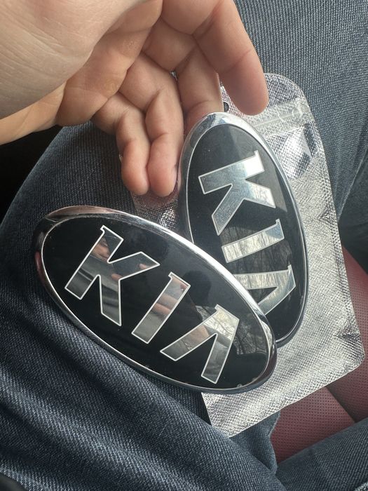 Продам эмблему киа оригинал