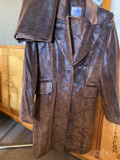 Жакеты, костюмы женские
