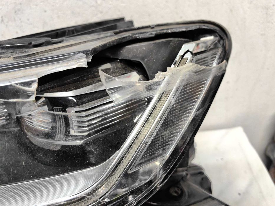 Оригинални  фарове  Vw Passat B8 Full Led