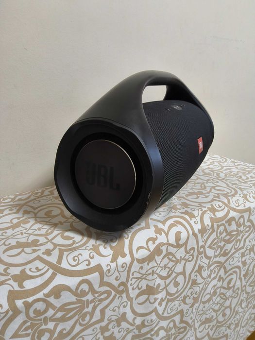 Vand JBL boombox 1