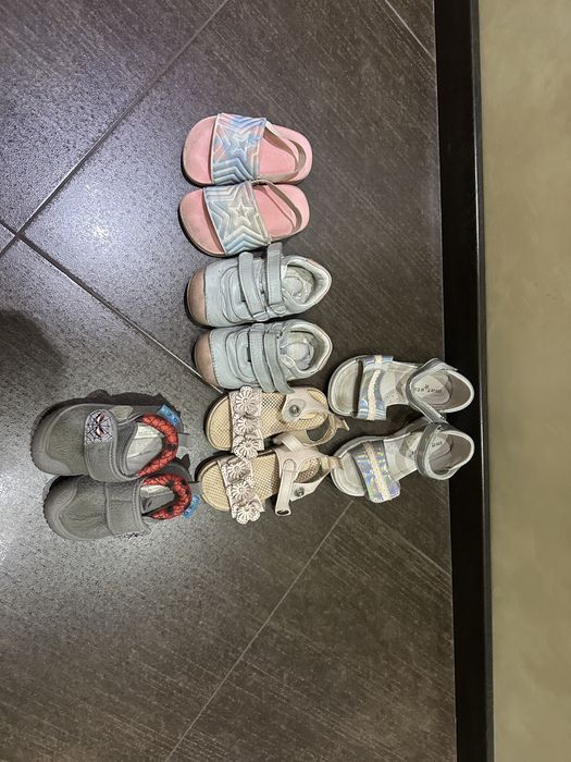 Продавам обукви и пантови размер 23 и 22