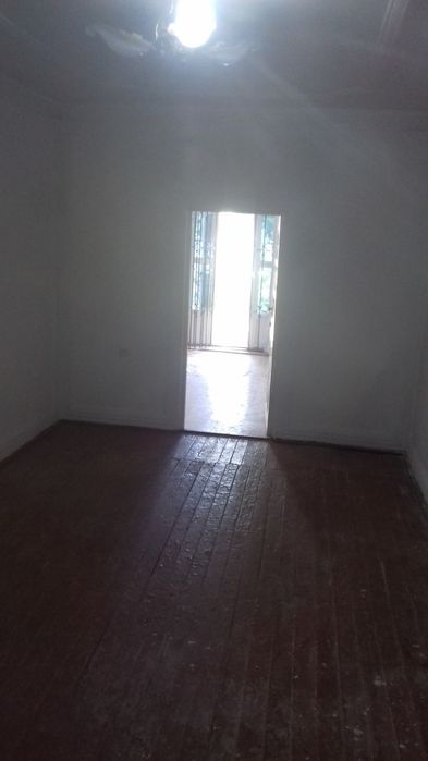 Targofkada 2 xonalik uy sotiladi 1 qavatda