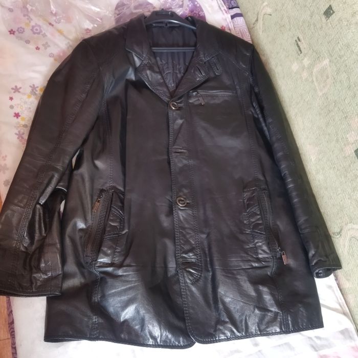 Женски кожаный плащ,куртка